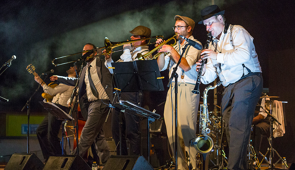 musicos del grupo musical zoot suiters
